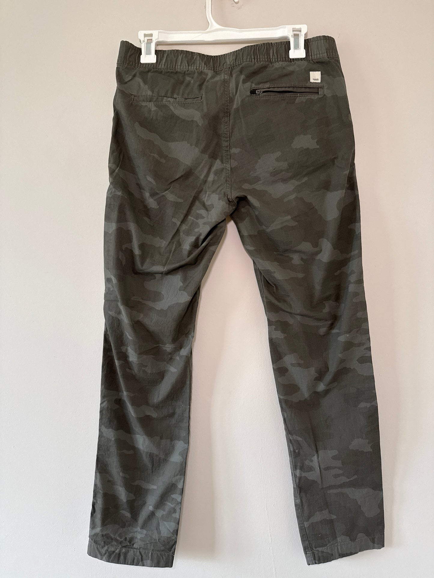 Seller #127 Women’s Vuori rip stop pant size medium