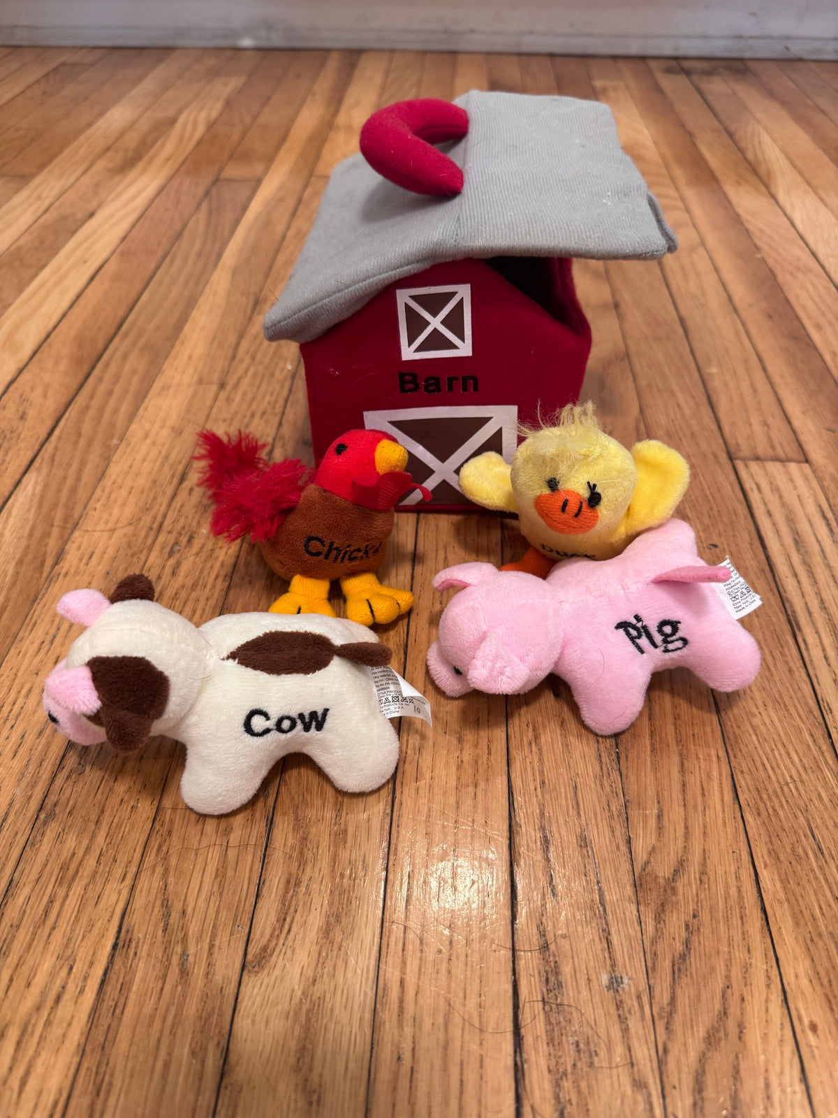 #144 Animal Barn with 4 Animals