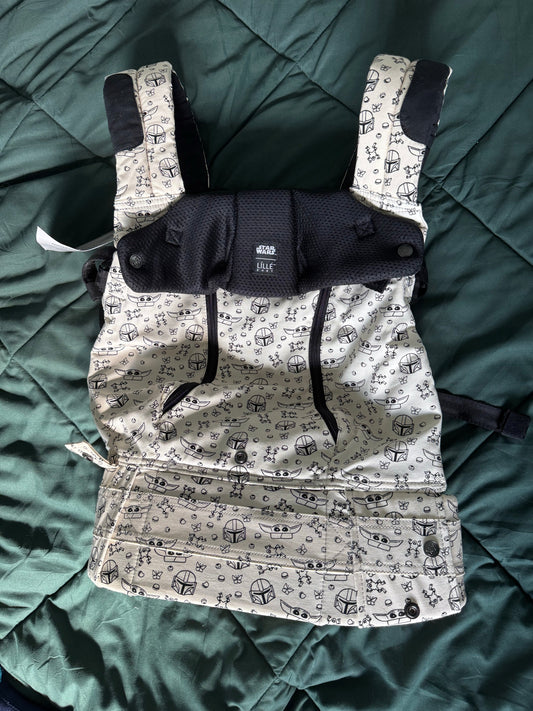 #144 Brand New Lille Baby Carrier - Mando/Grogu Print