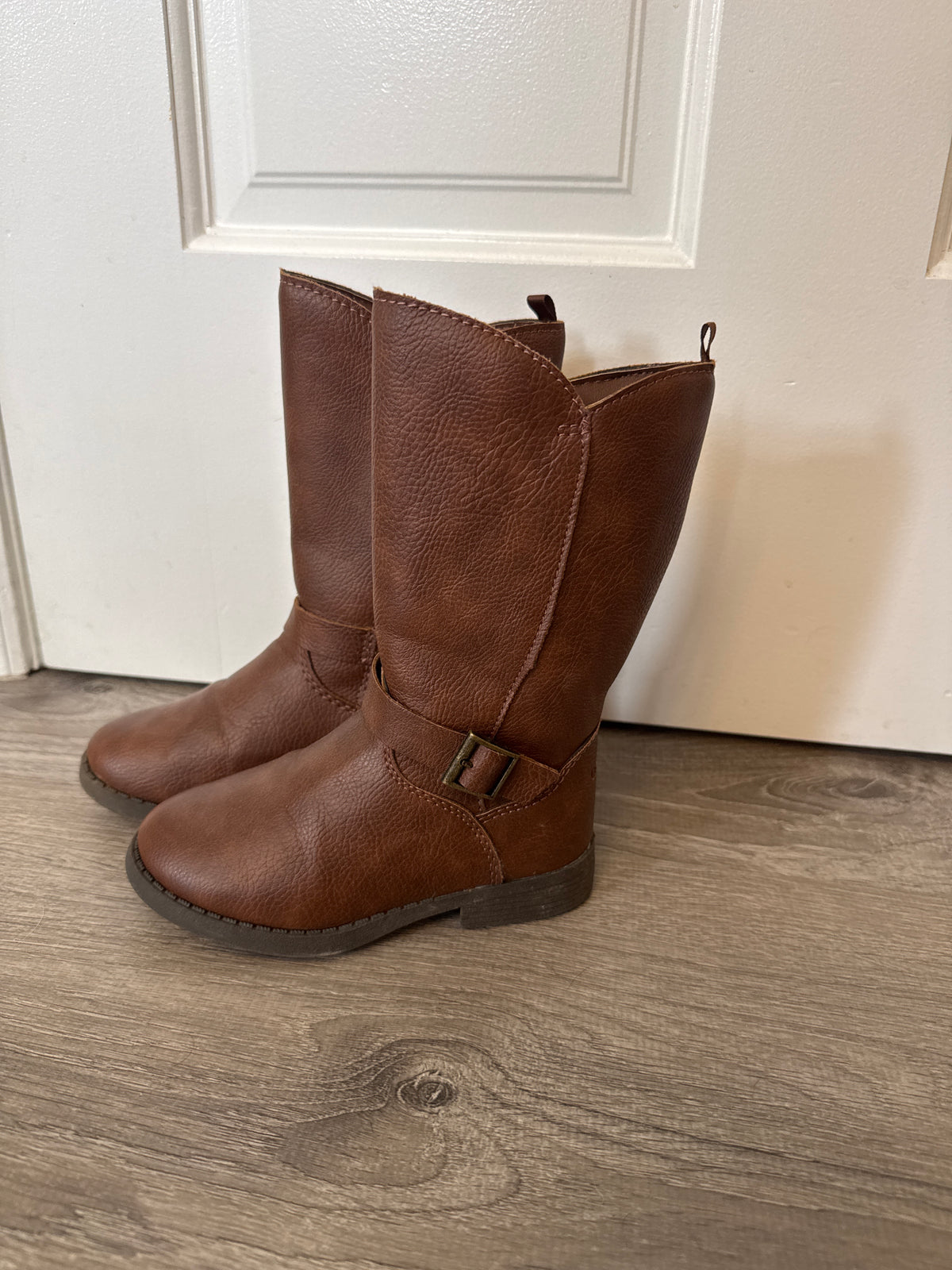 #149 Girls oshkosh size 9 tall brown boot