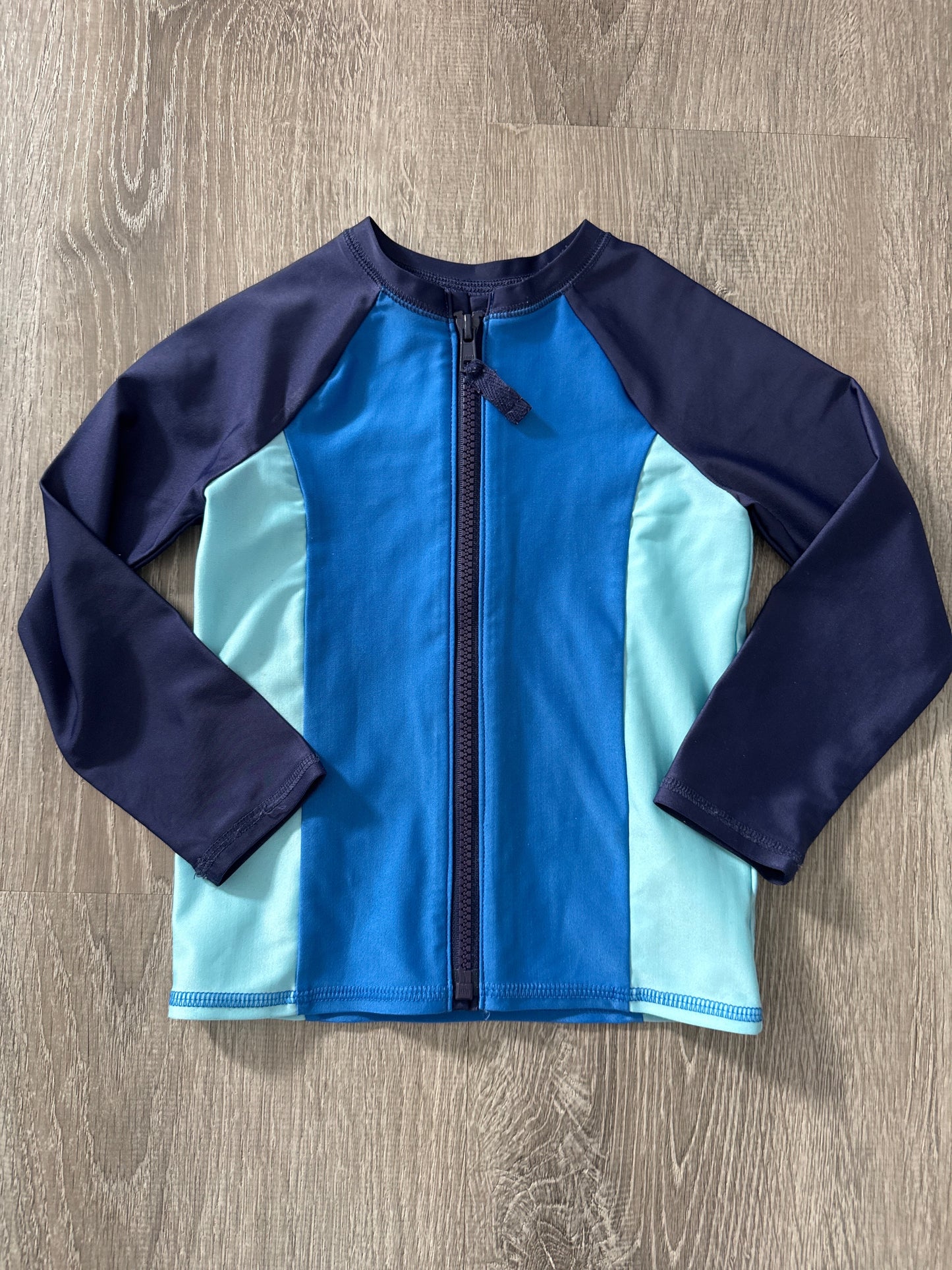 #149 Boys cat and jack 3T zip up rash guard