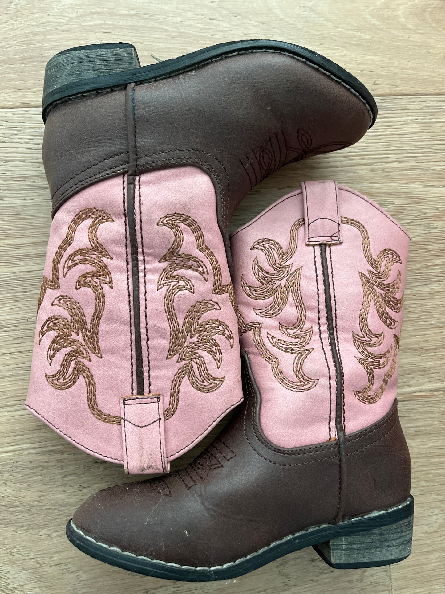 #47 Girls pink and brown cowboy boots size 8c