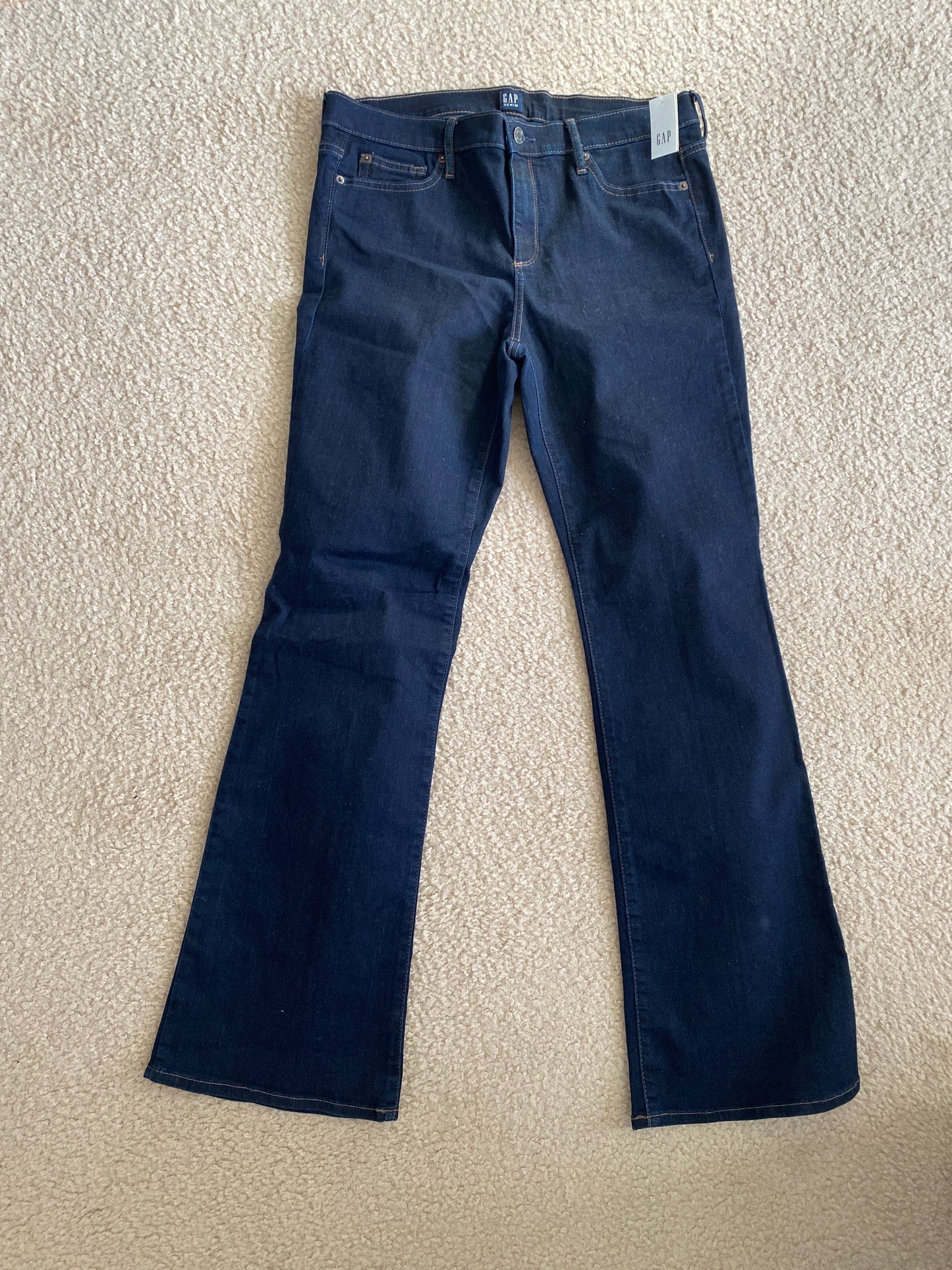 GAP women’s perfect boot jeans 32R NWT