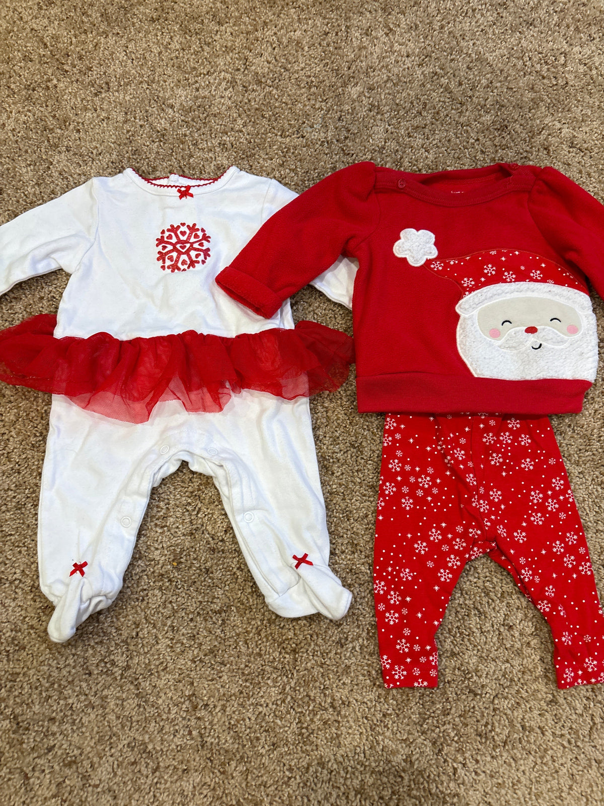 #47, girls 3mo, Carter’s white and red holiday  onesie, sweatshirt, pants