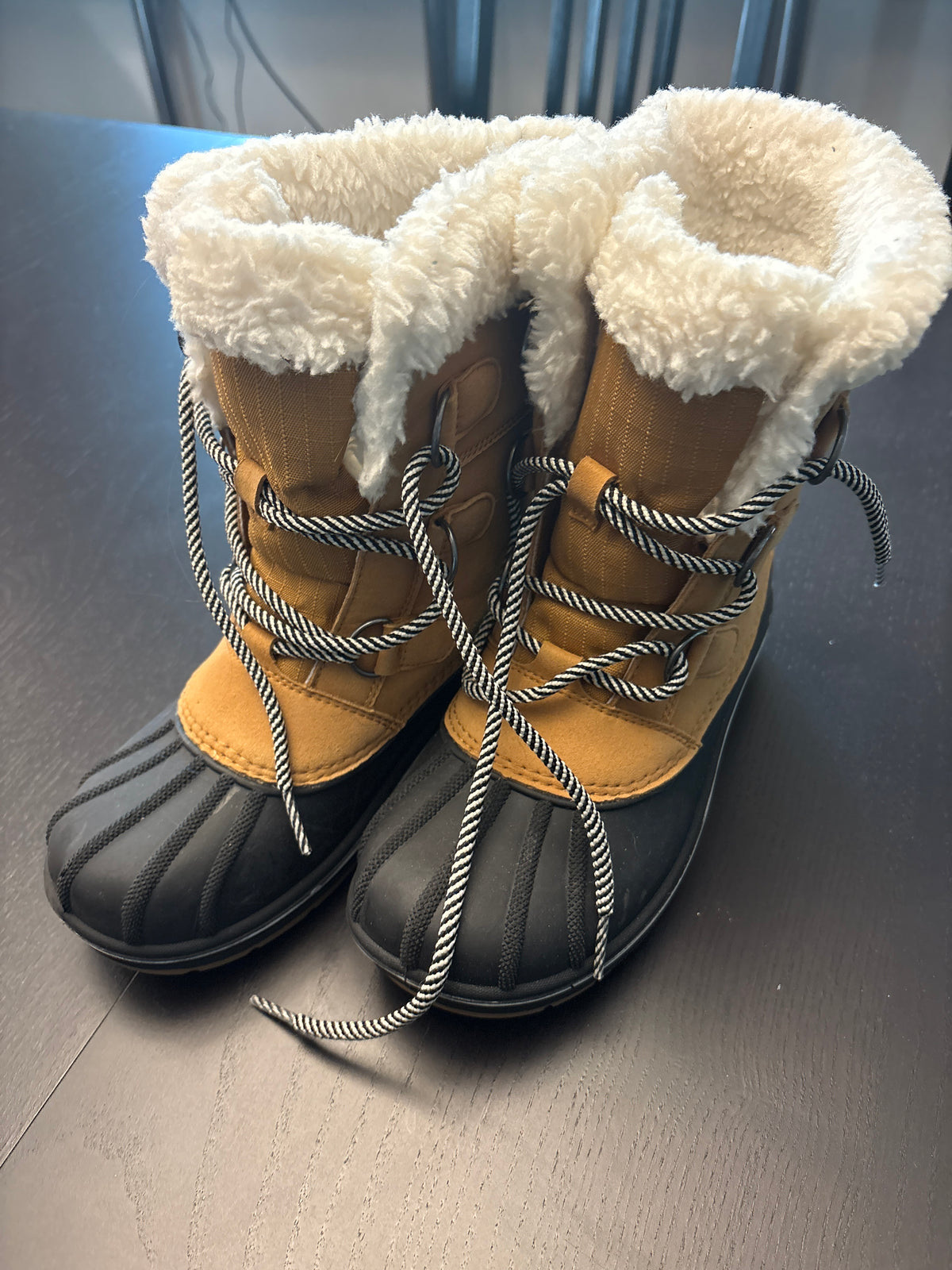 #166 boys Cat&Jack size 3 winter boots