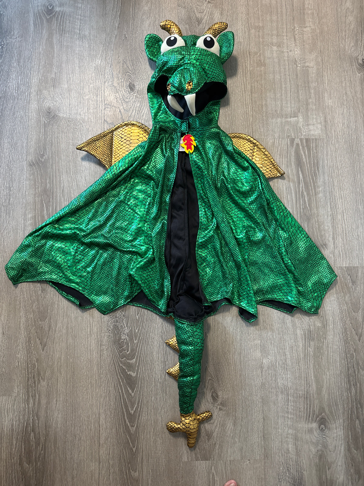 #149 Kids 3-6 dragon cape