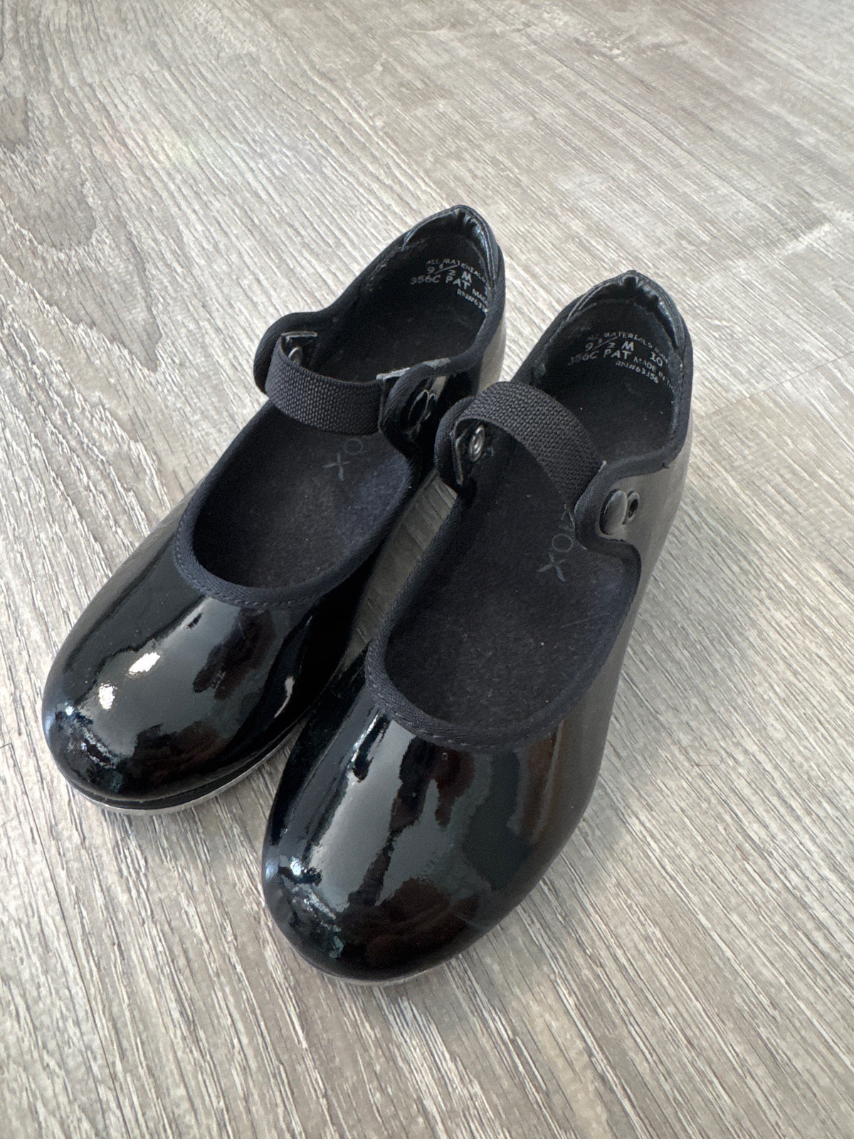 #149 Girls Capezio tap shoes size 9.5