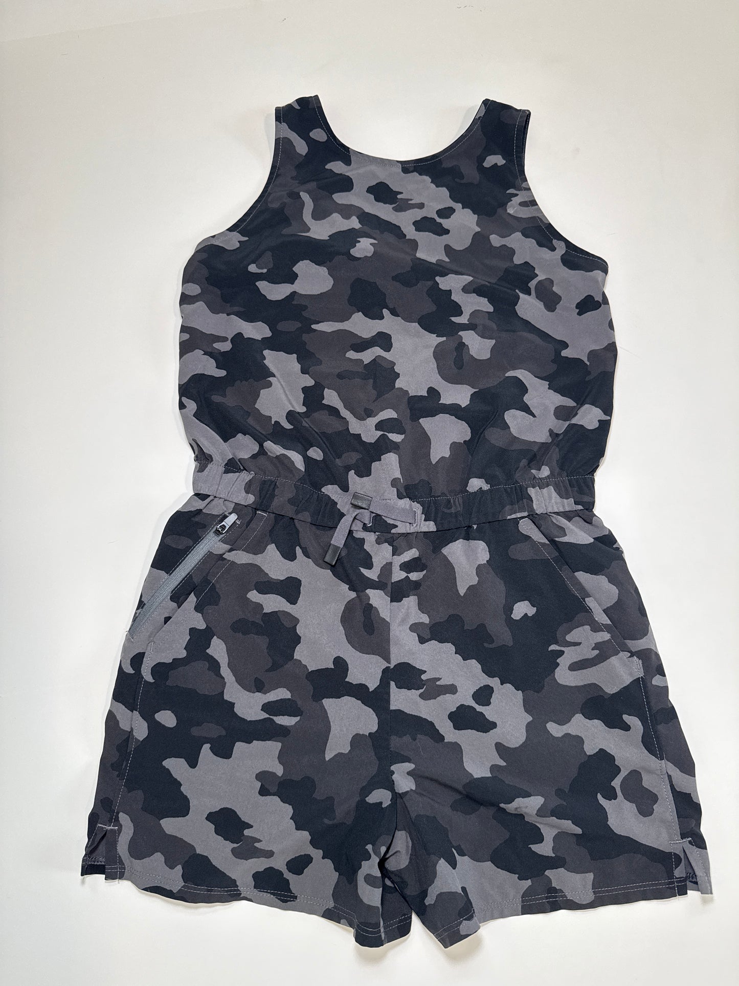 #64 Girls All in Motion Camo Romper Size M (7/8)