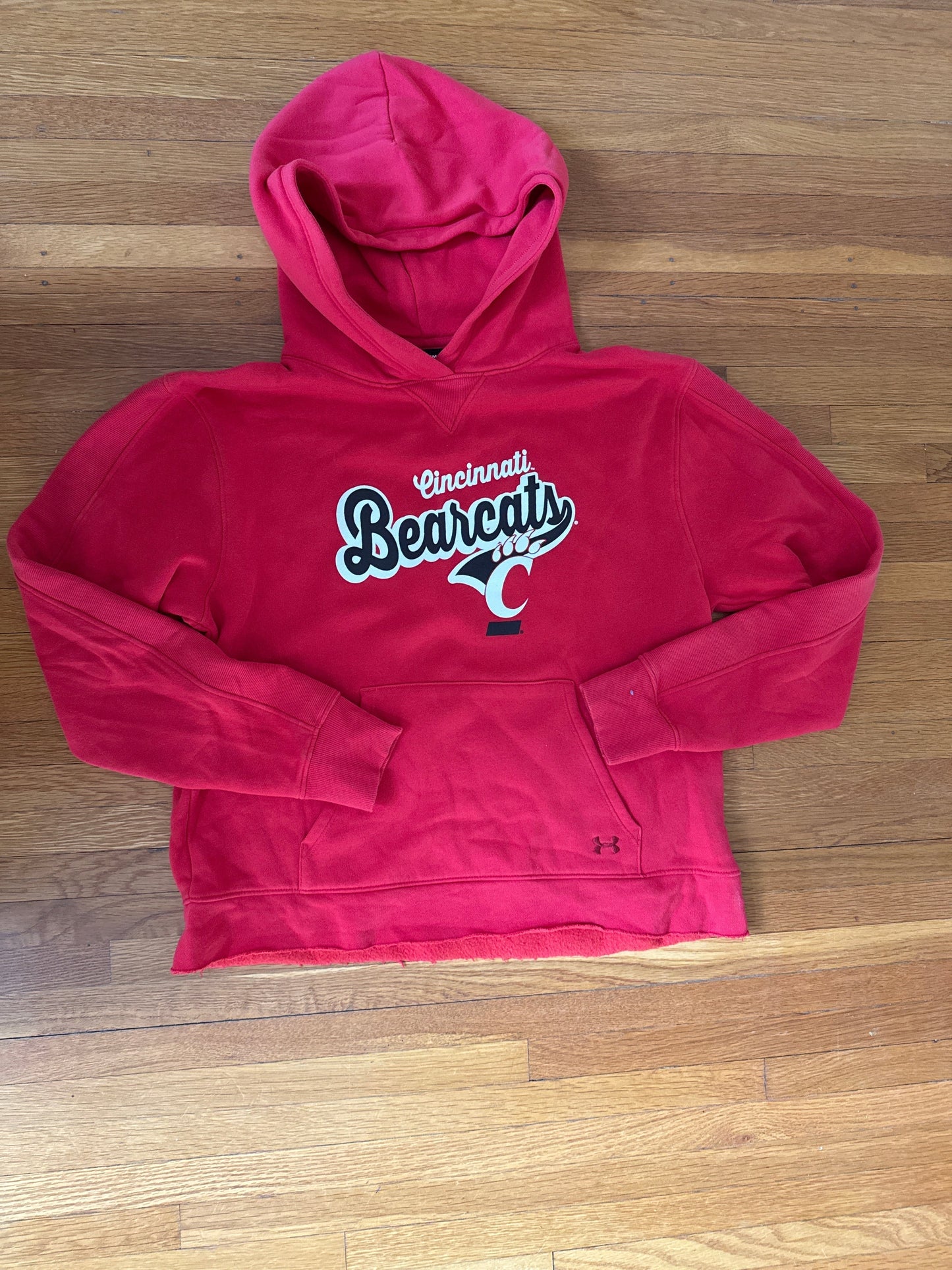 Seller #127 Women’s under armor Cincinnati bearcats hoodie size small