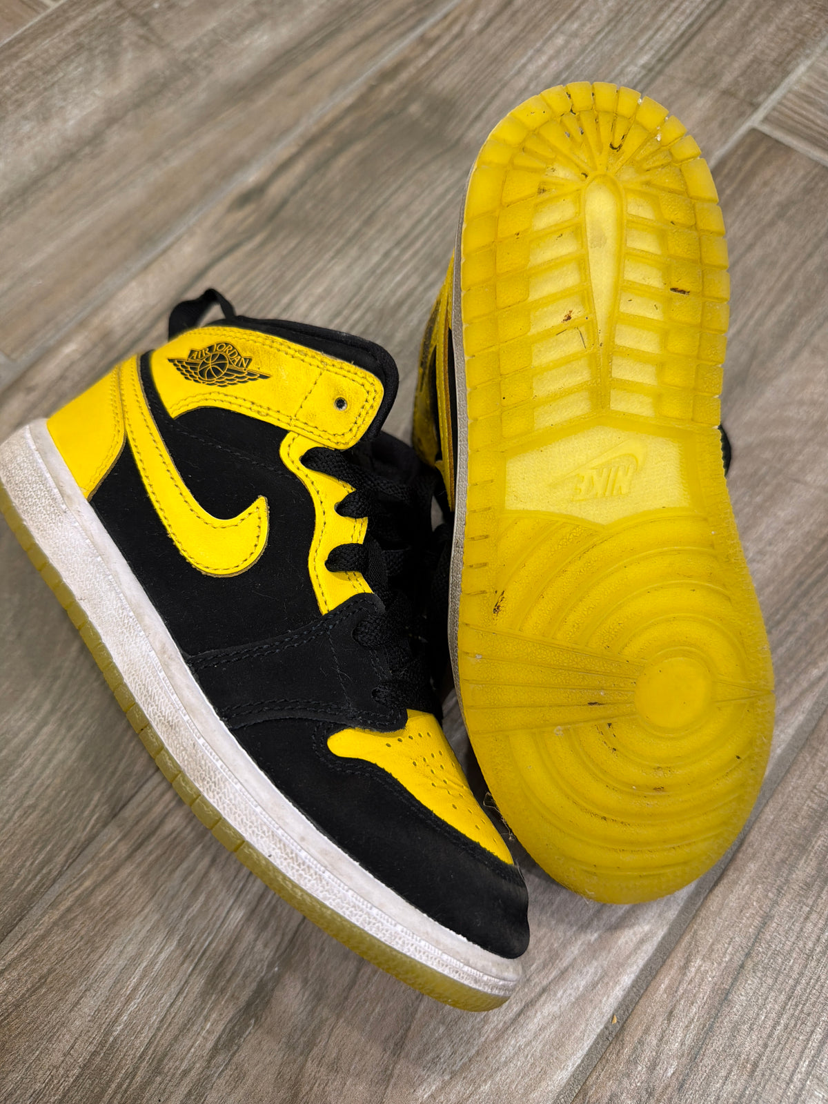 #198 Nike Jordan’s kids size 13