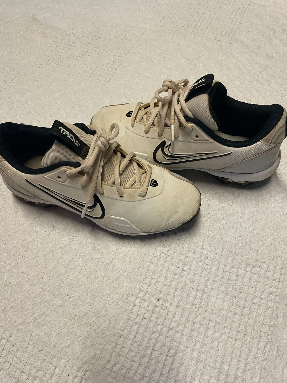 Seller #57 Boys Nike Trout baseball cleats size 5.5Y
