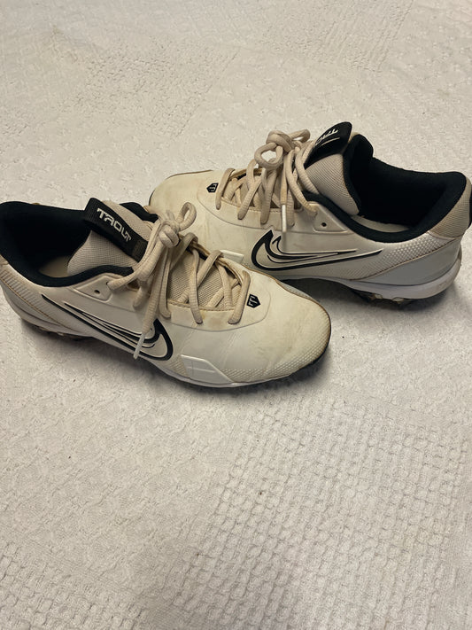 Seller #57 Boys Nike Trout baseball cleats size 5.5Y