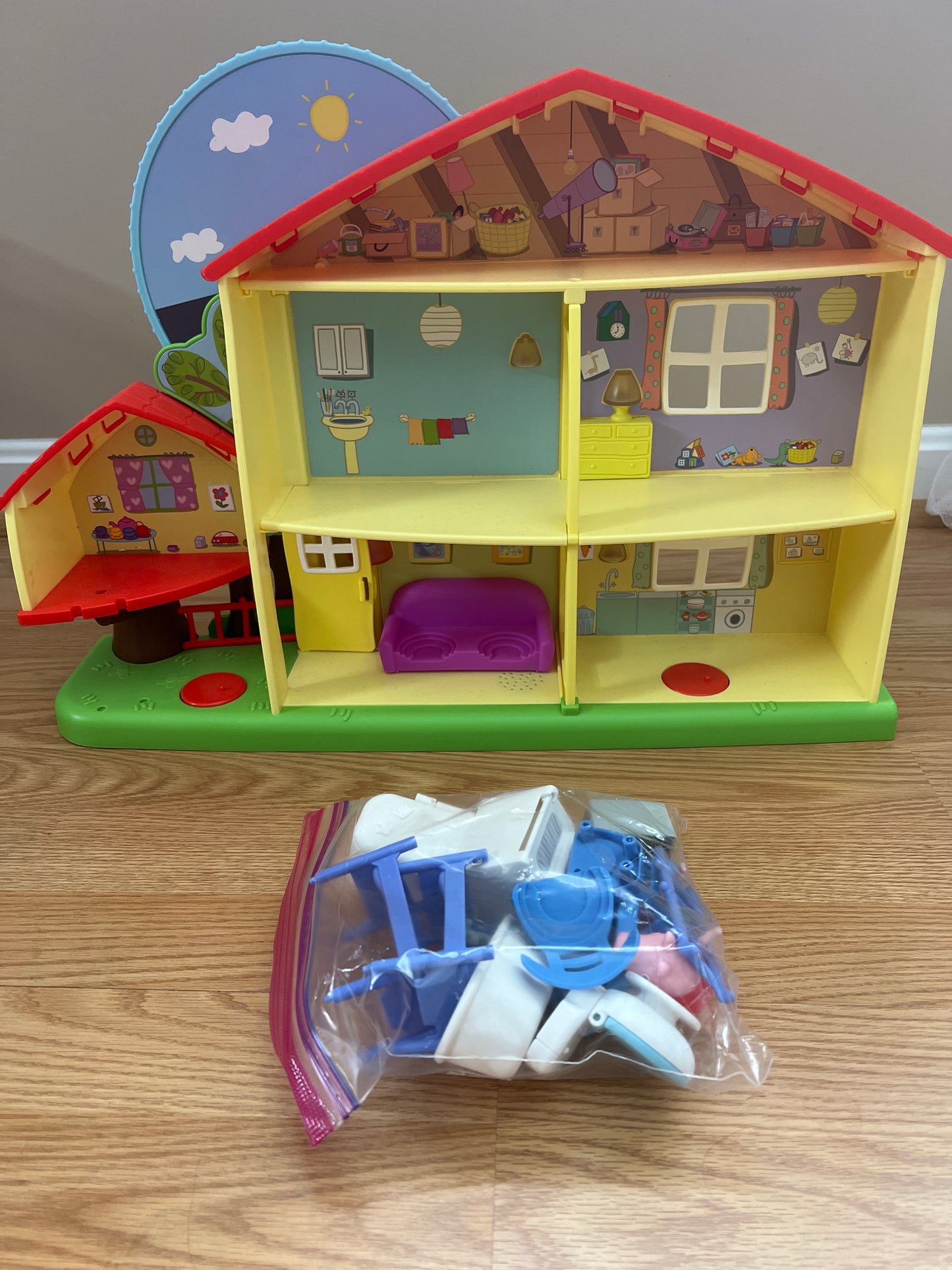 89A Peppa Pig playtime to bedtime house playset EUC