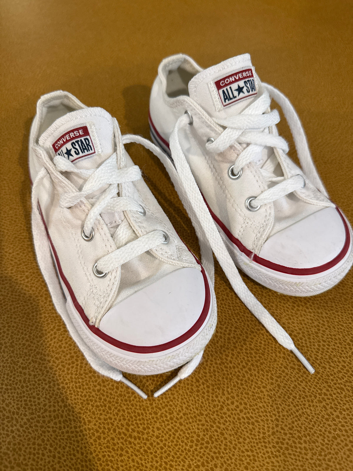 #87 Converse all star size 9 boys/girls size 9 EUC