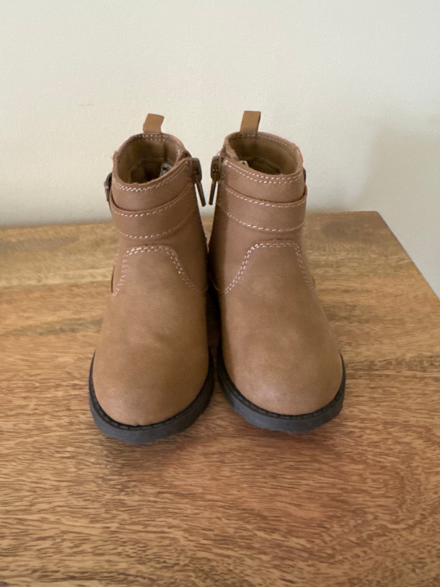 Seller #127 Carter’s ankle boots Girls size 6M