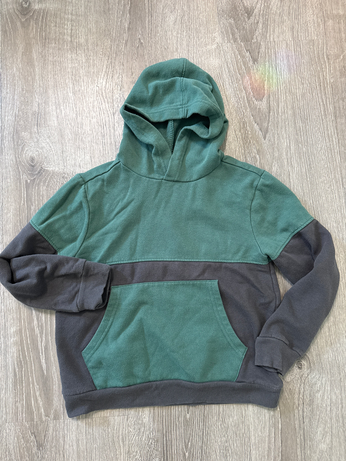 #149 Boys size 8 color block green grey hooded sweatshirt