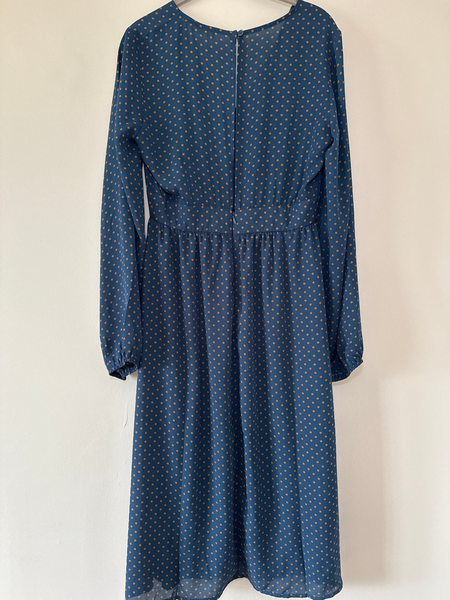 Seller #127 Women’s long sleeve dress size medium