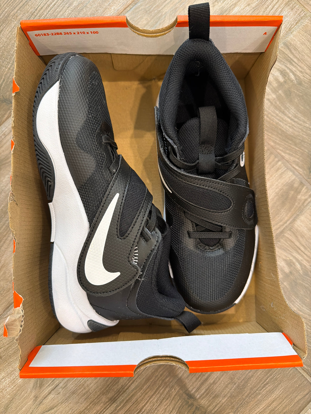 #198 NIB size 3 Nike Shoes