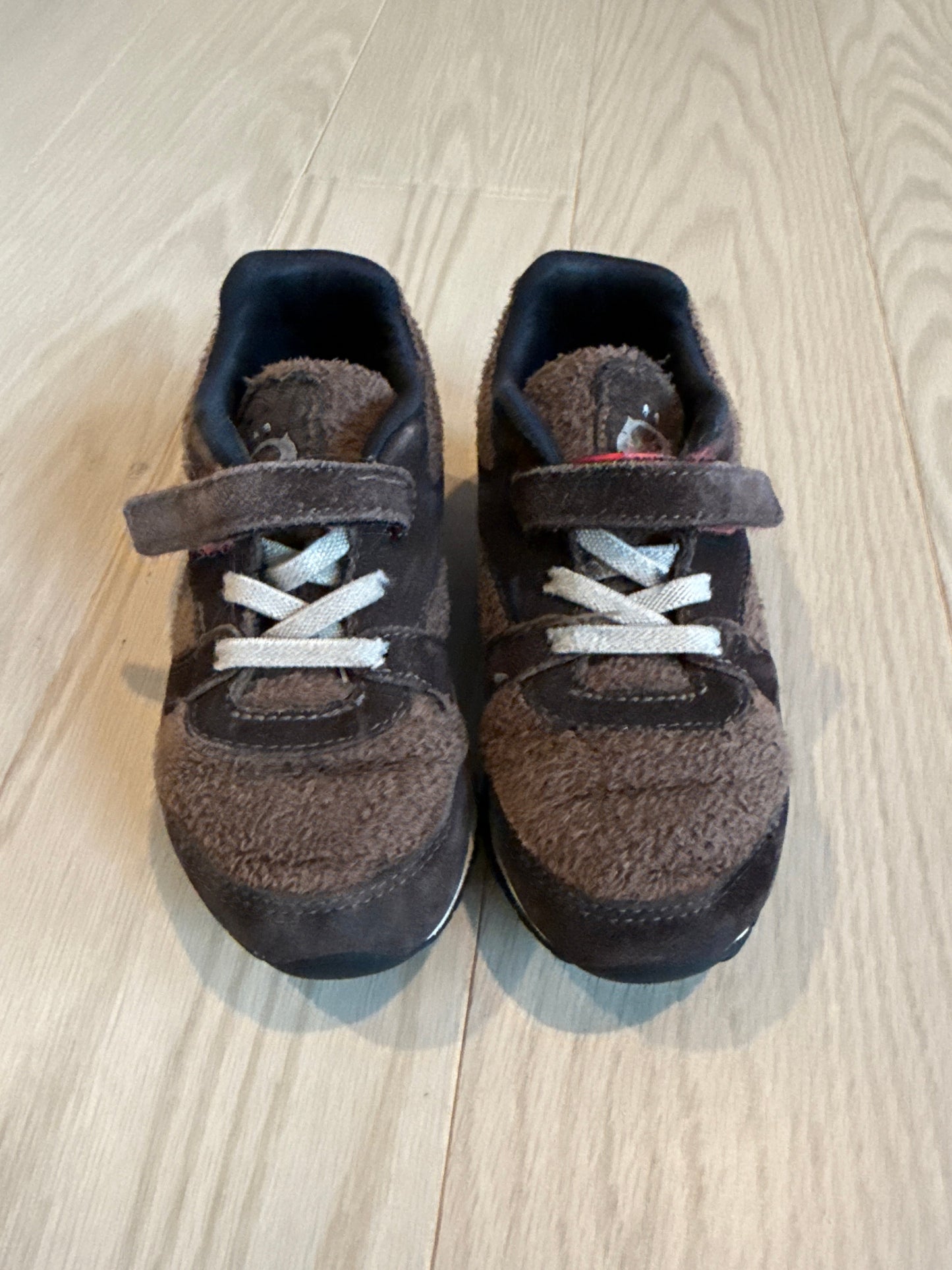 Seller #216 Boys brown suede-like Reebok Disney shoes, sz 10 VGUC