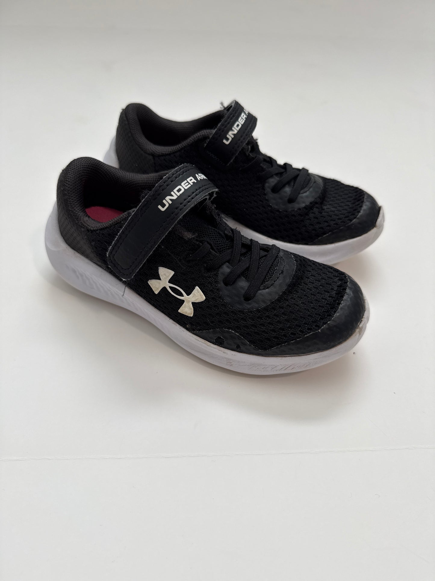#64 Girls Under Armour Black Velcro Shoes Size 11