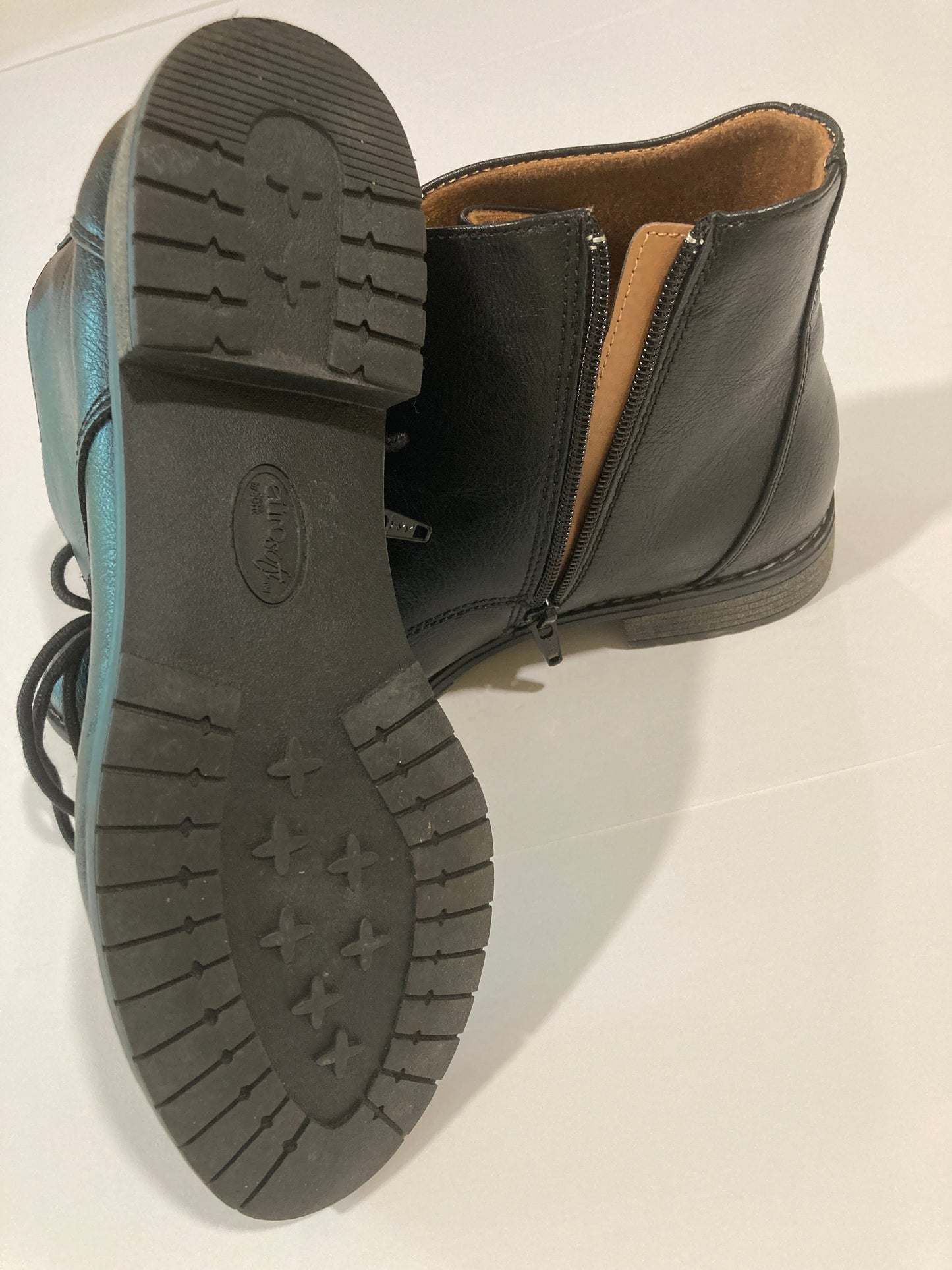 #119-REDUCED!!-Eurosoft by Sofft Boot Size-8 Adult