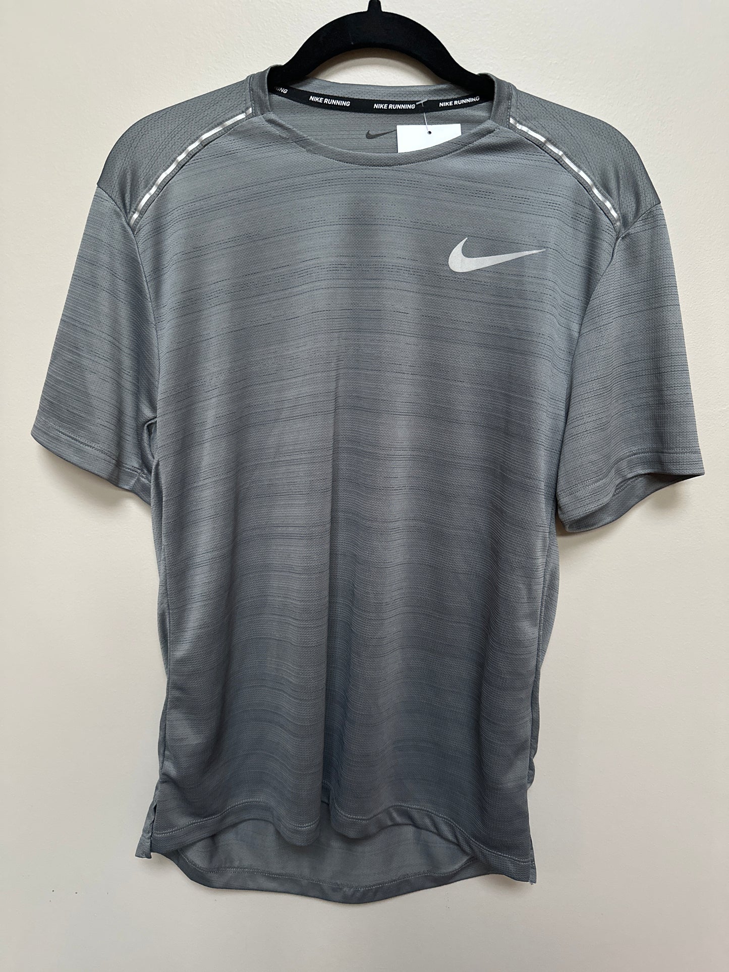 #133 Nike Men’s Sz Medium Running Shirt