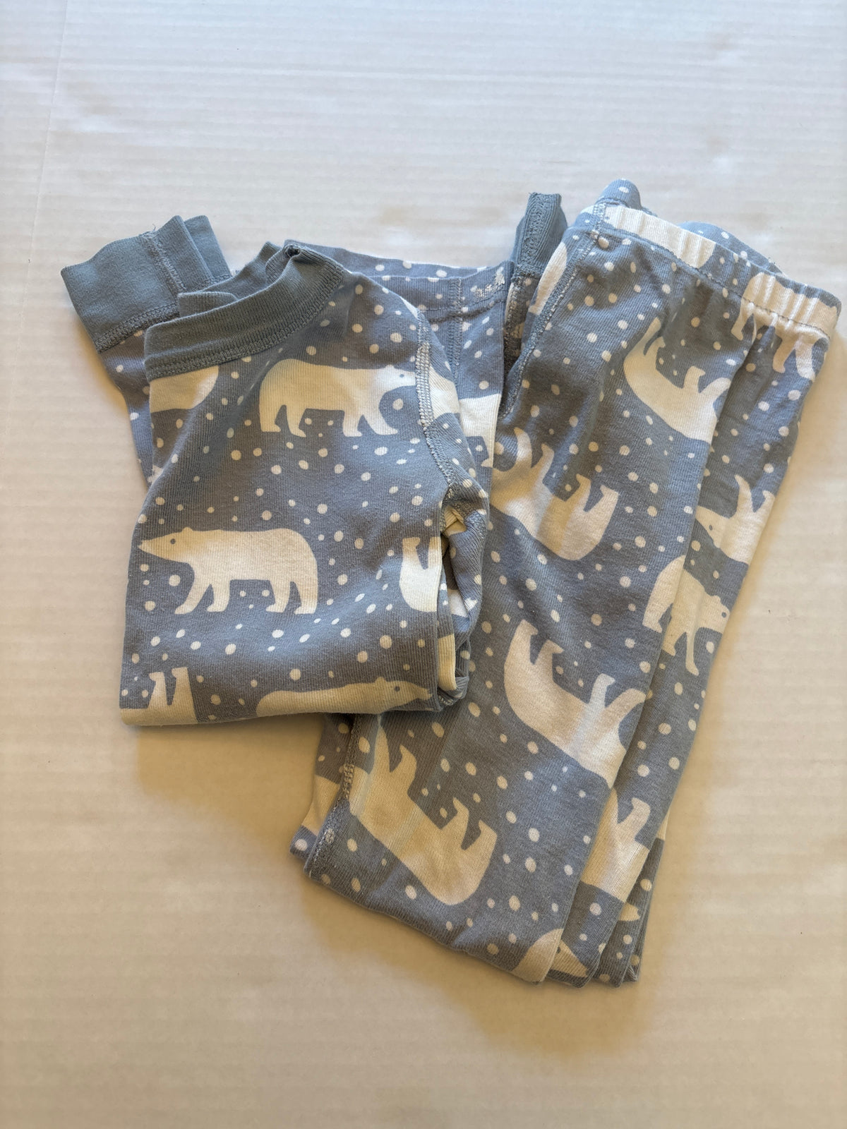 Seller 118. GUC for stitching coming undone at waist(see photo). Unisex Hanna Anderson polar bear pajamas. Size 6/7