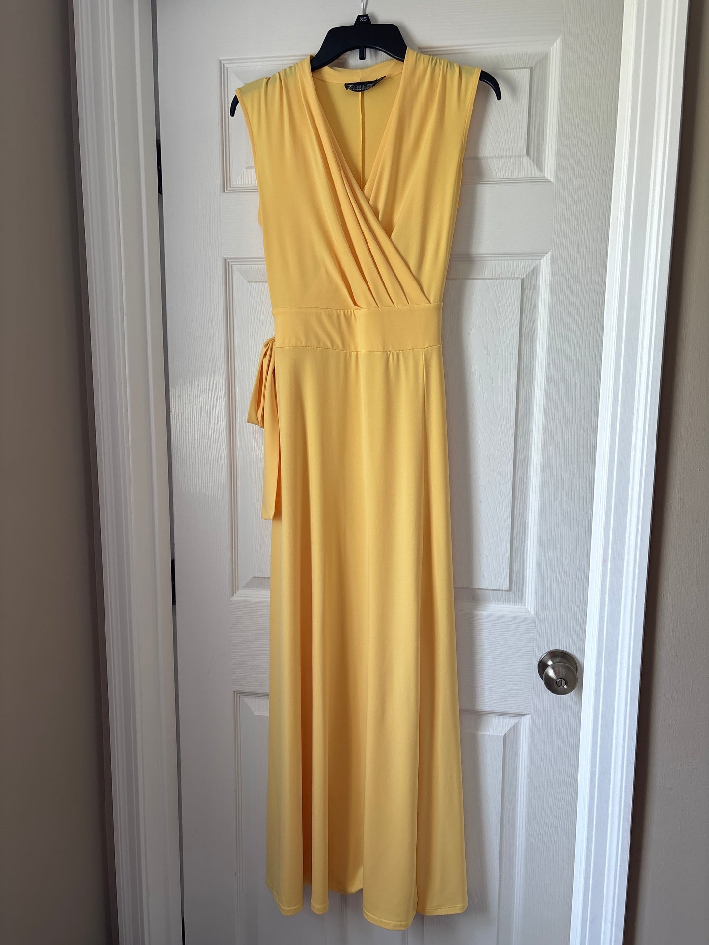 Seller #62 Women's 7th Avenue New York and Company yellow sleeveless romper sz small EUC