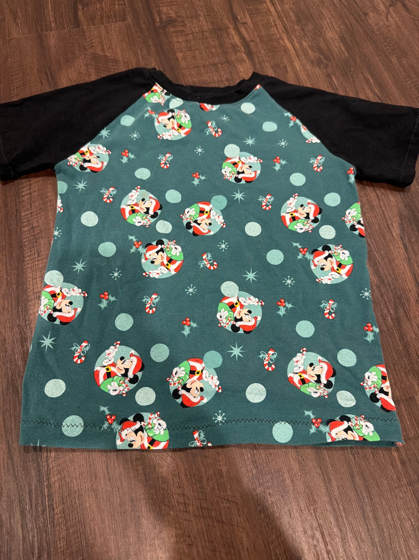 #107 Disney Christmas boutique tee shirt size 6/7