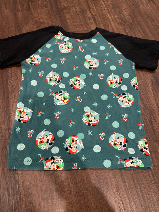 #107 Disney Christmas boutique tee shirt size 6/7