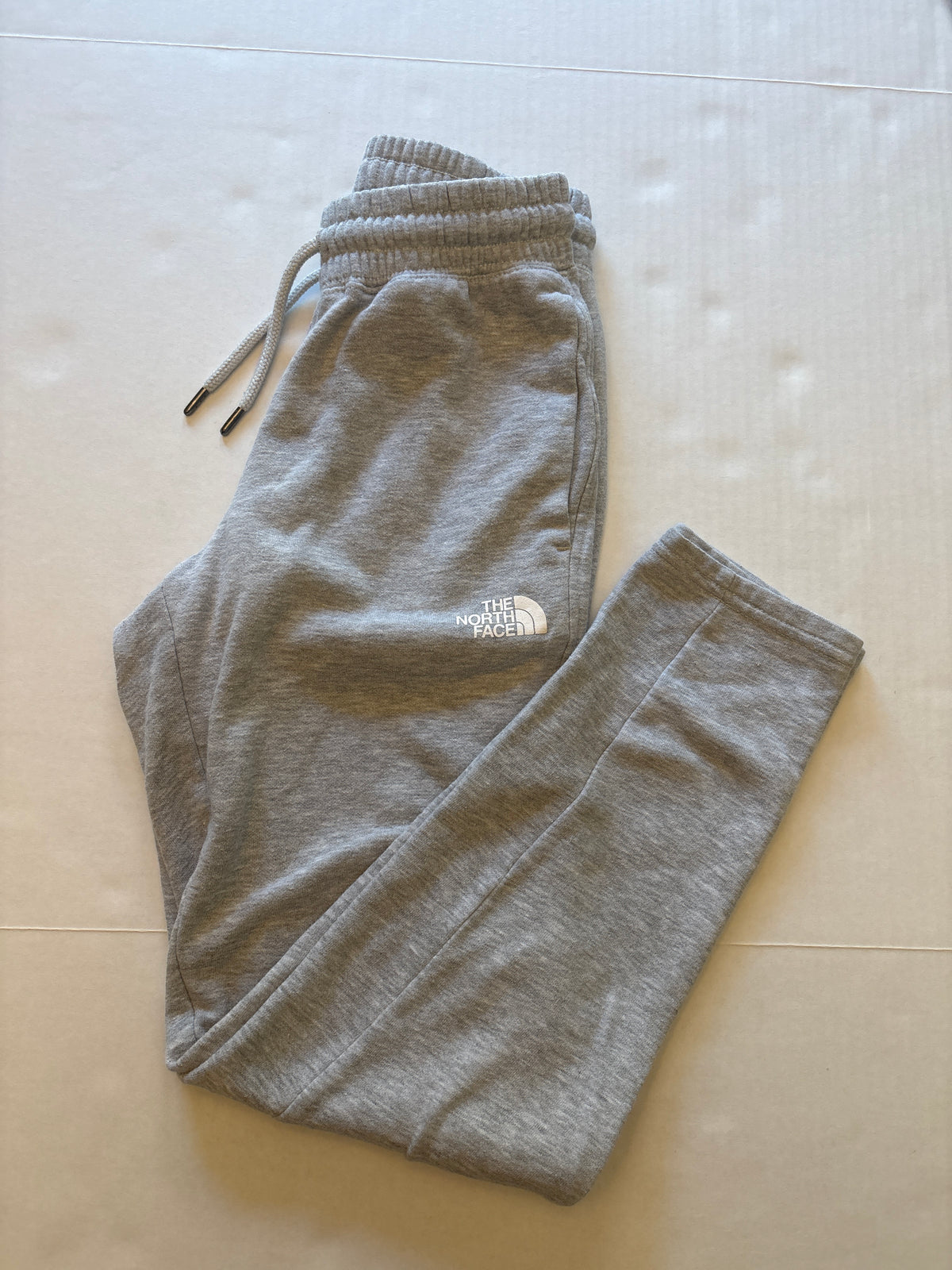 Seller 118. VGUC The North Face tapered leg gray sweatpants. Womens size XS (we wore in girls size 12).