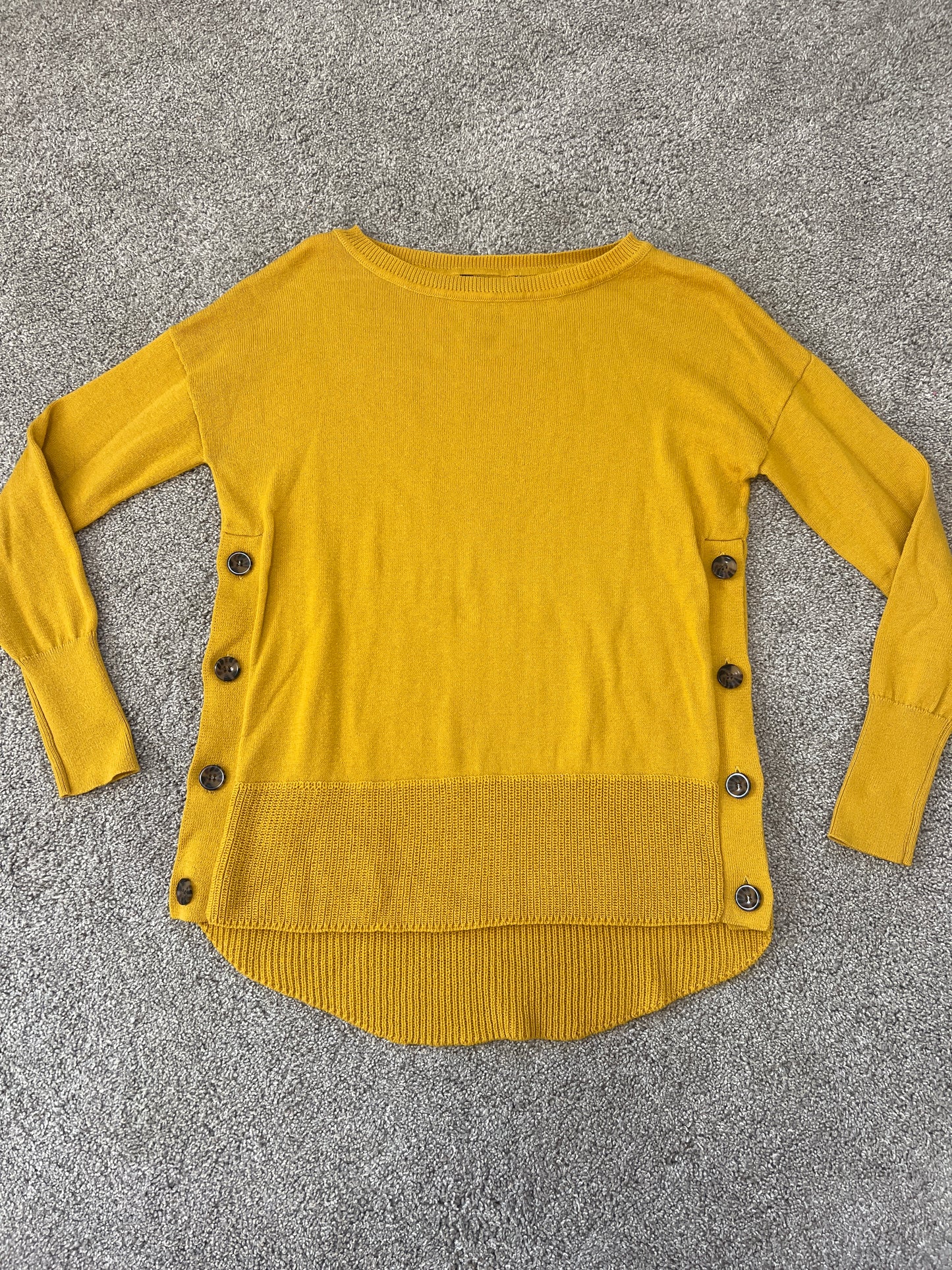 #99 Women’s Tahari Sweater EUC Size XS