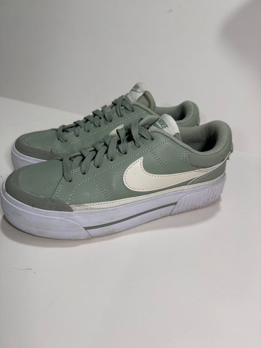 #64 Nike Women’s Court Legacy Lift (platform) in Jade EUC Size 7