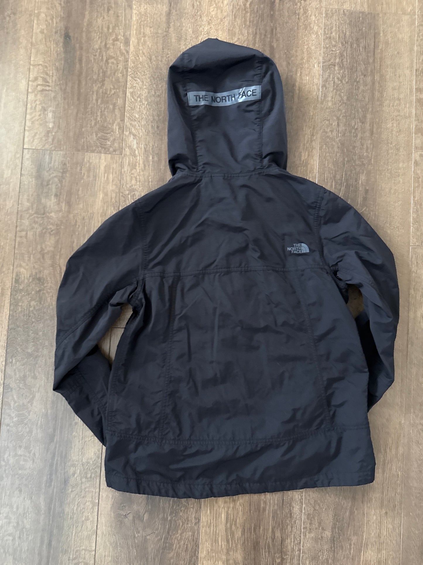 #173-The North Face women's pullover windbreaker size S