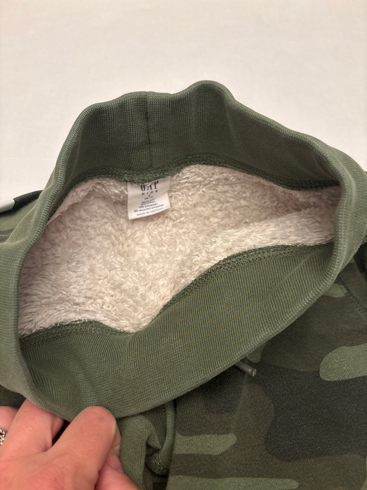 Seller 118 VGUC Boys GAP Sherpa lined camo sweatpants. Size S (6/7)