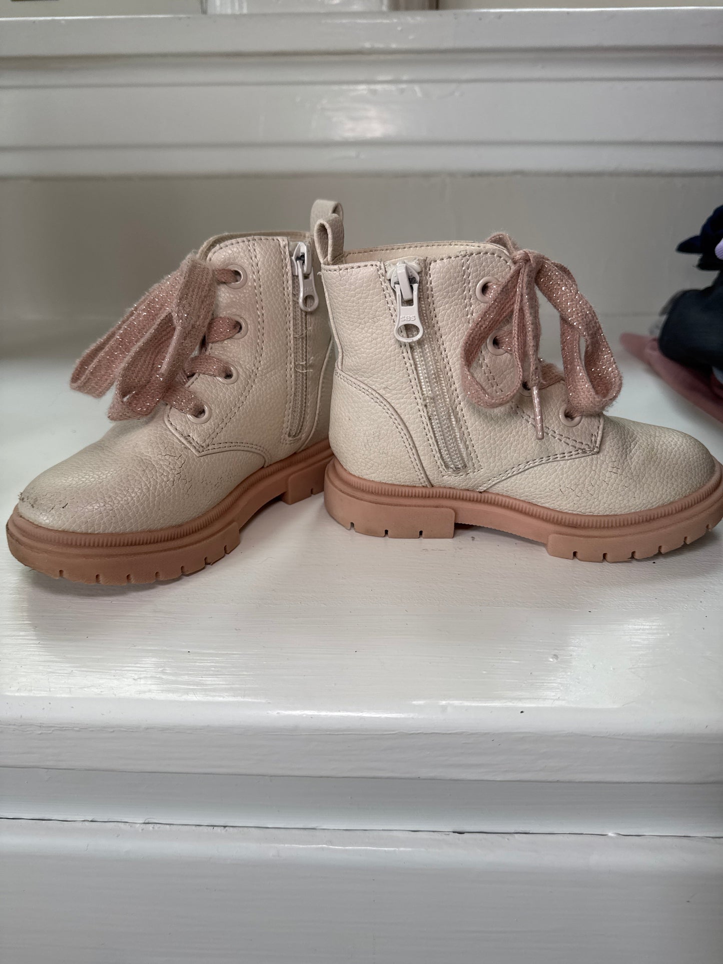 Seller #127 Girls Cat & Jack boots size 8