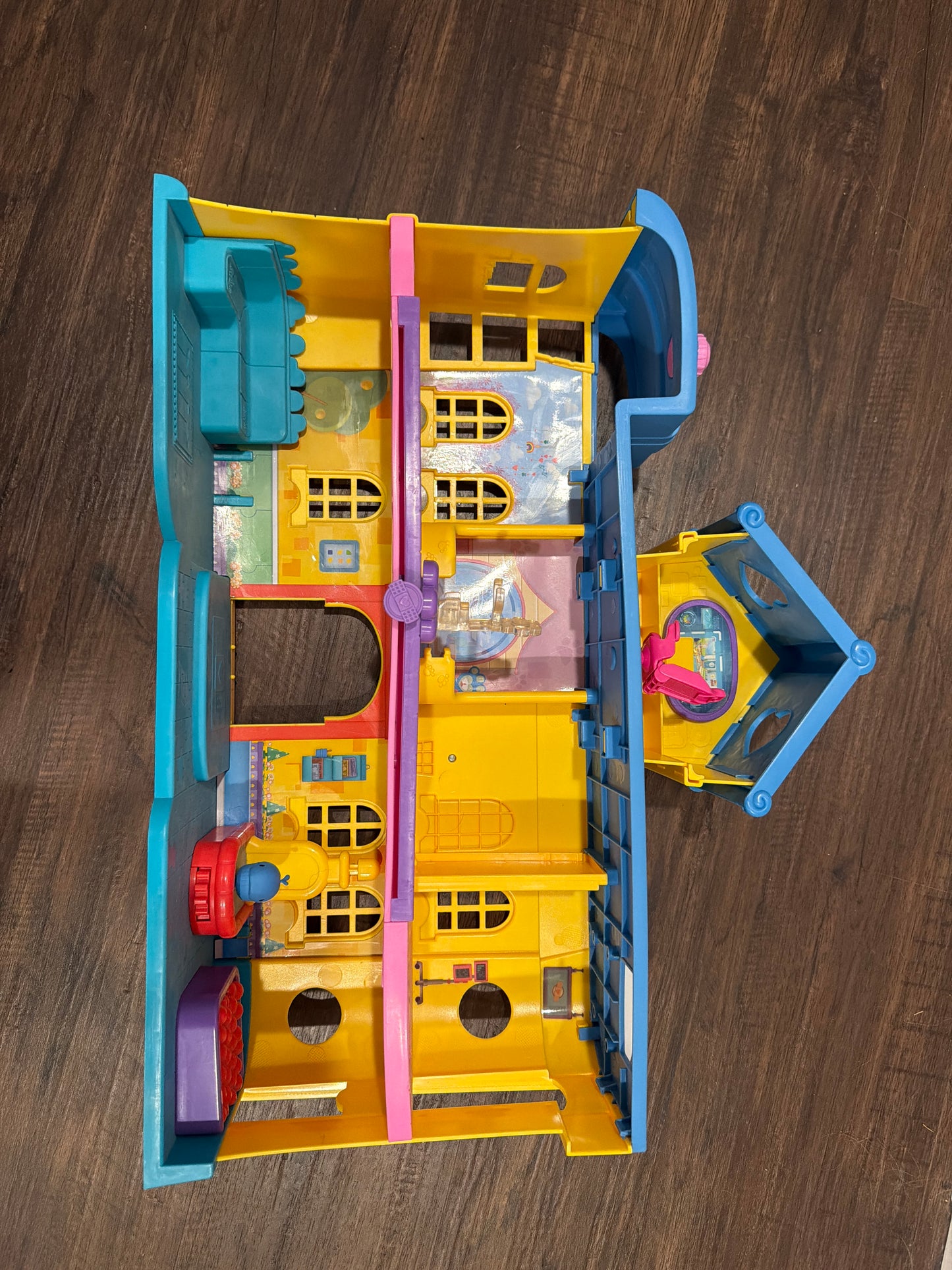 #107 Doc Mcstuffins play house