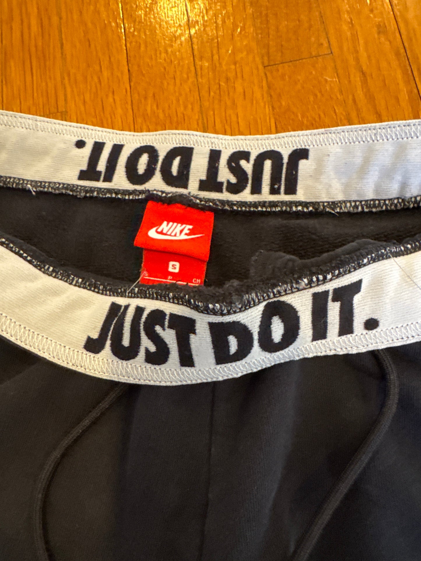 Seller #127 Women’s Nike sweatpant jogger size small