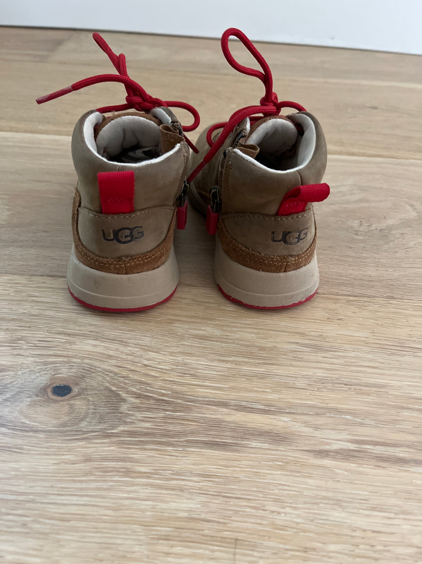 #110 Ugg Boots Toddler Boys size 8c