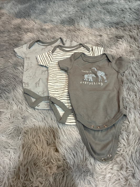 SCO46- Le Top Bebe- short sleeve onesies simple- gender neutral-0-3 months-3 pack