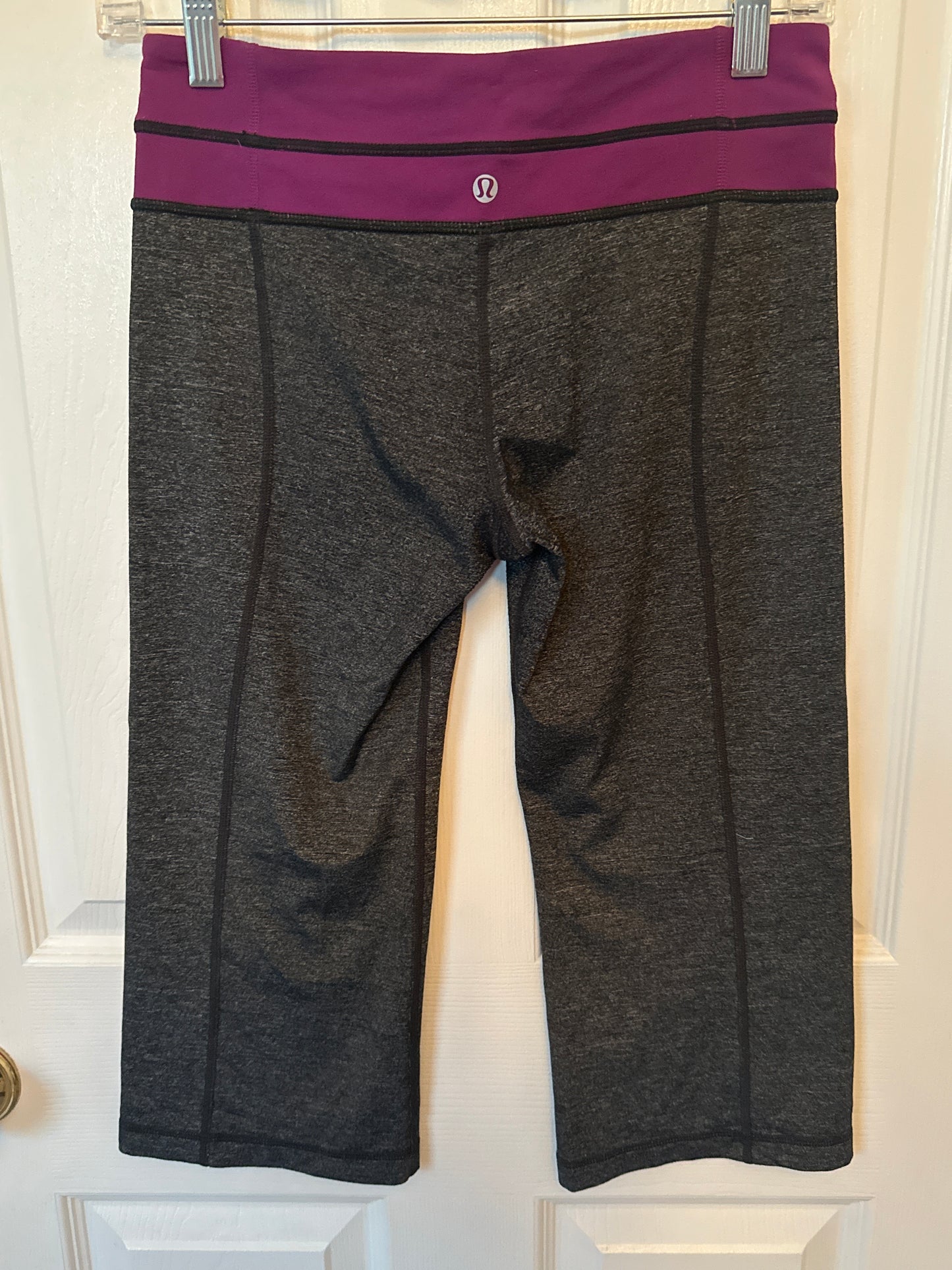 Lululemon Women’s Charcoal Gray and Purple Sz 6 Cropped Capri Pants Leggings