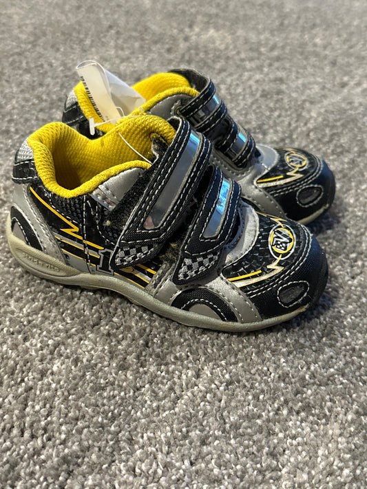 #133 Stride Rite Sz 5.5 W Kids Car Shoes