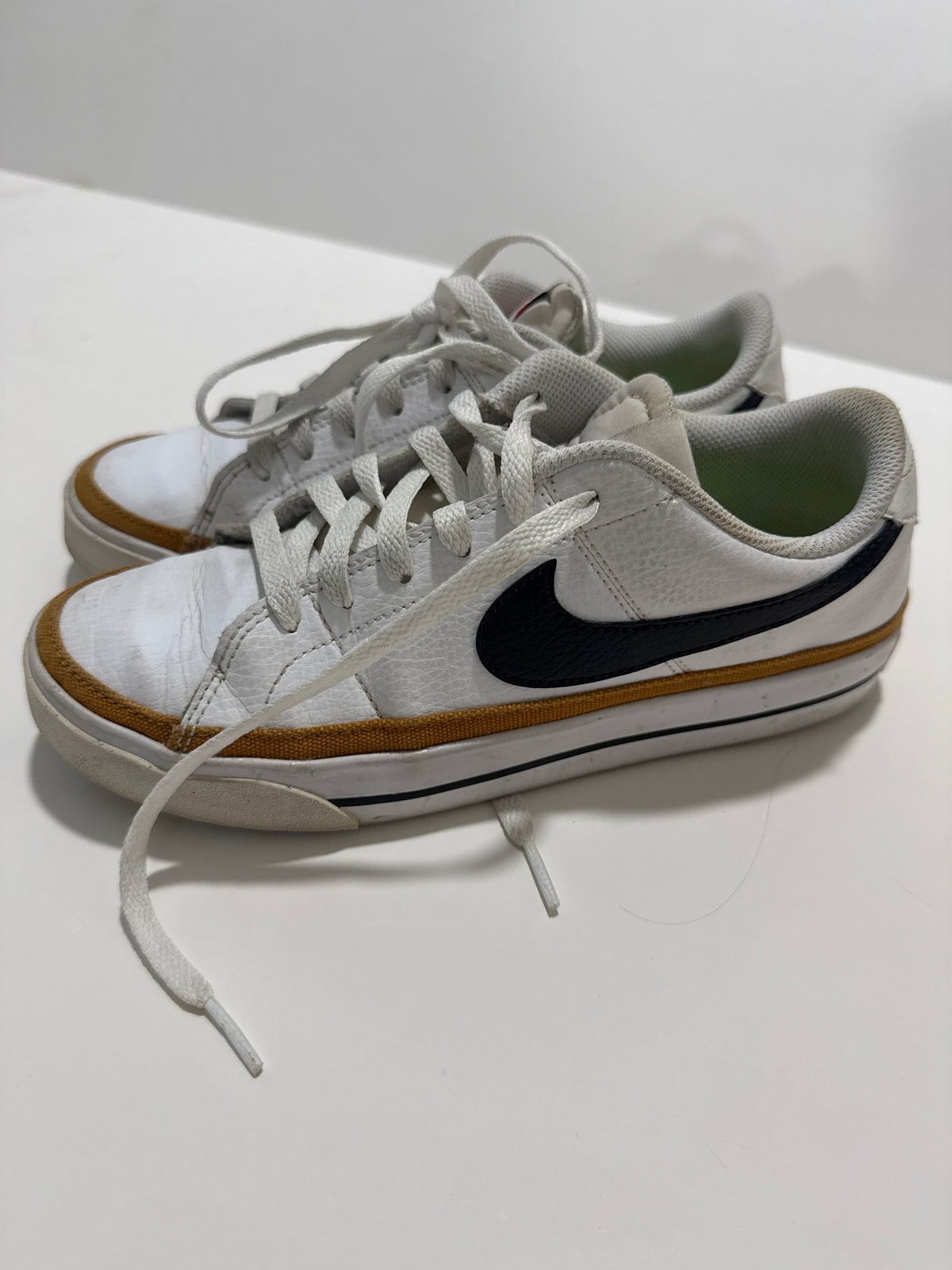 #64 Nike Court Legacy Size 7