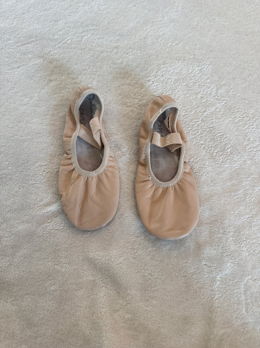 #81 girls 12.5 capezio ballet shoes