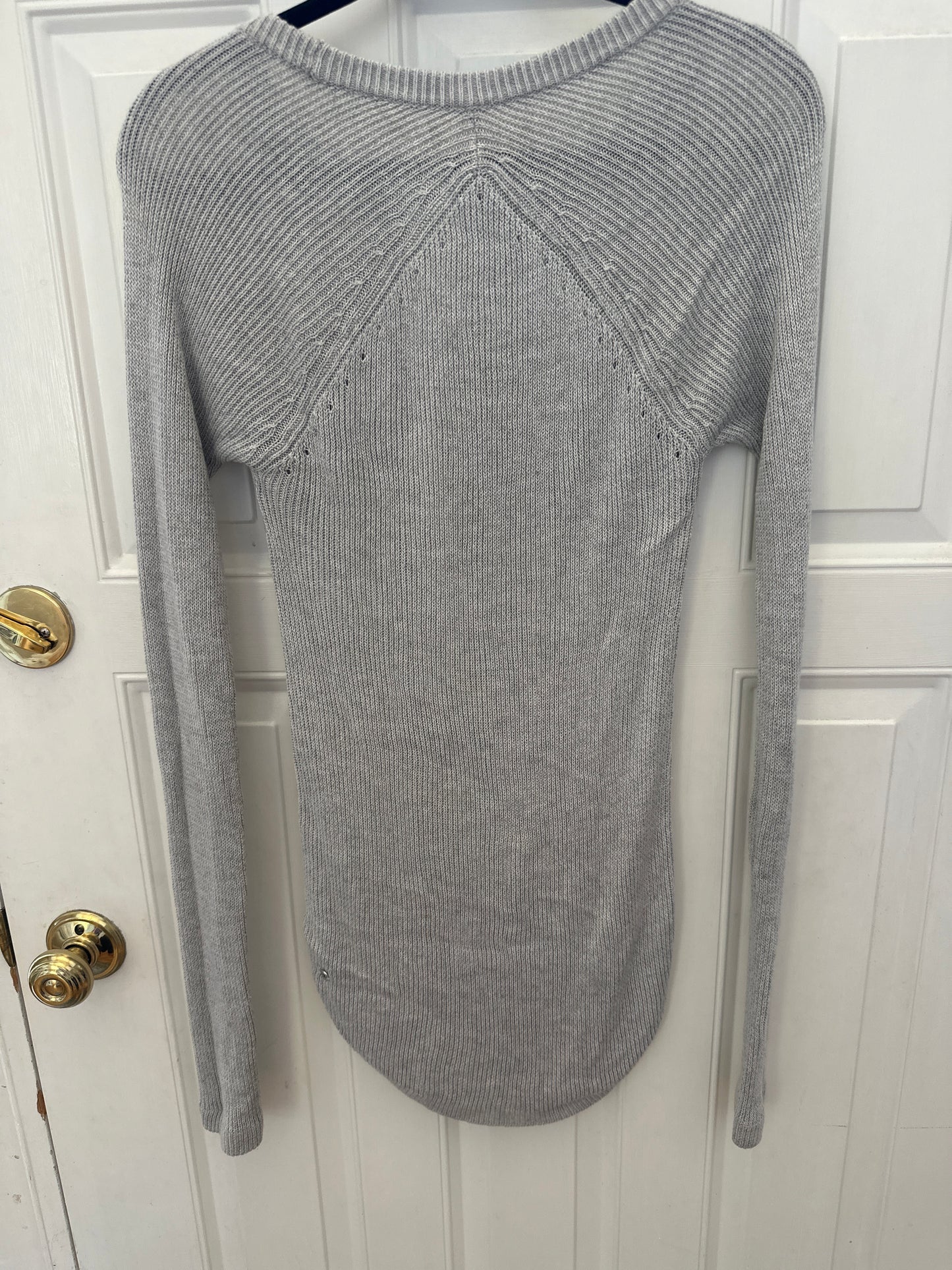 #81A Lululemon Gray Knit Sweater Sz 4