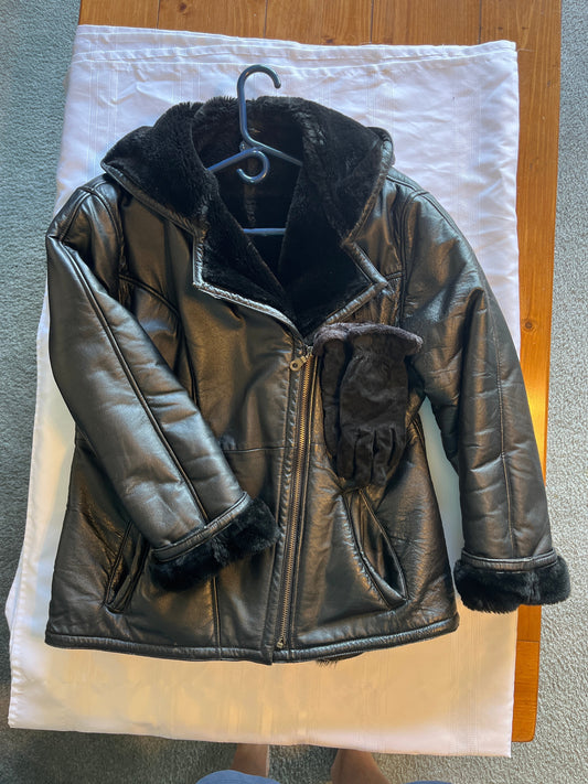 #29 Size L Women’s leather coat with gloves EUC