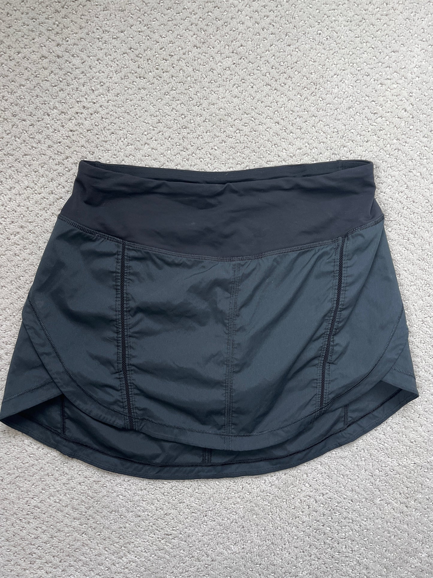 #40 Women's Lululemon Skort size 6 Tall