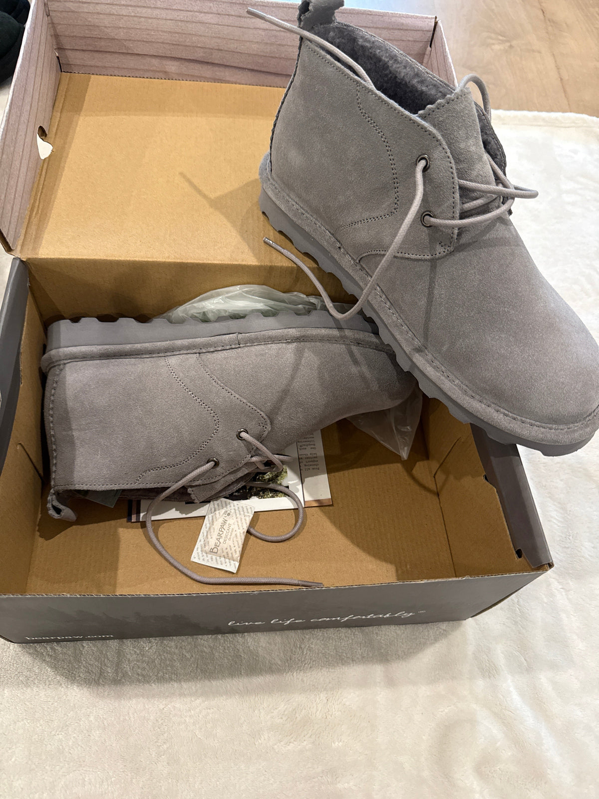 #81 women’s shoe size 9 nib bear paw gray