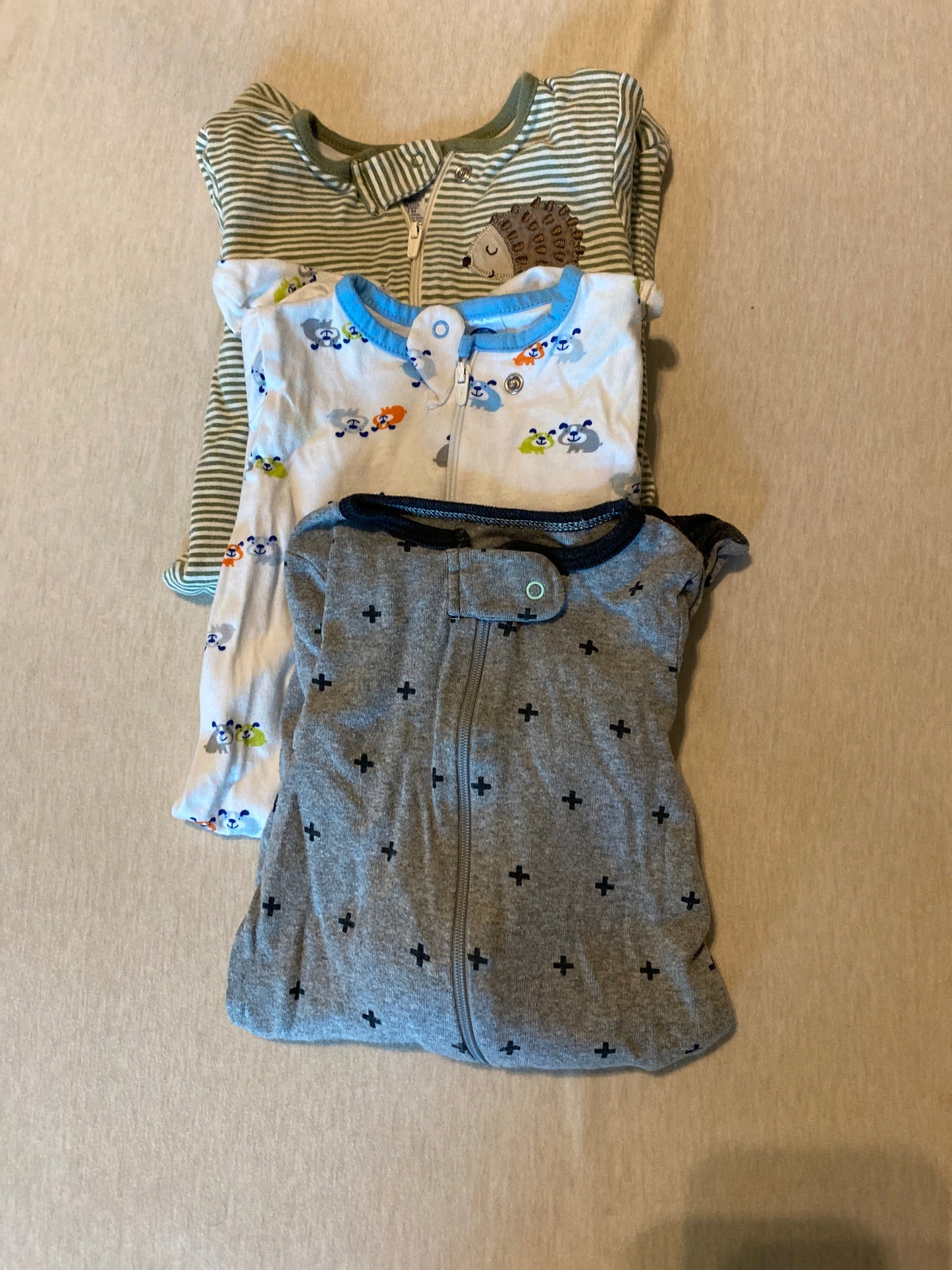 Seller #86 *REDUCED* zipper sleepers (3-6 month)