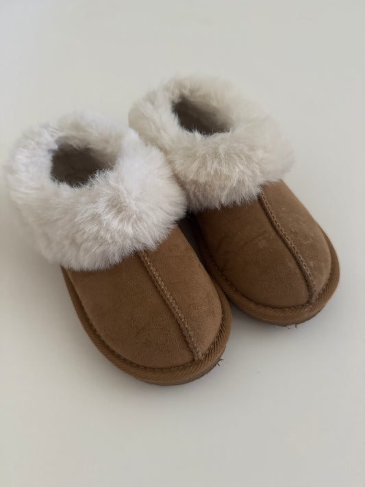 #96 Cat&Jack Short Hard Bottom Slippers Size 10C